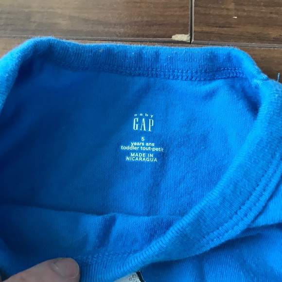 EUC bundle of 2 Gap long sleeved tees for boys - Picture 6 of 7